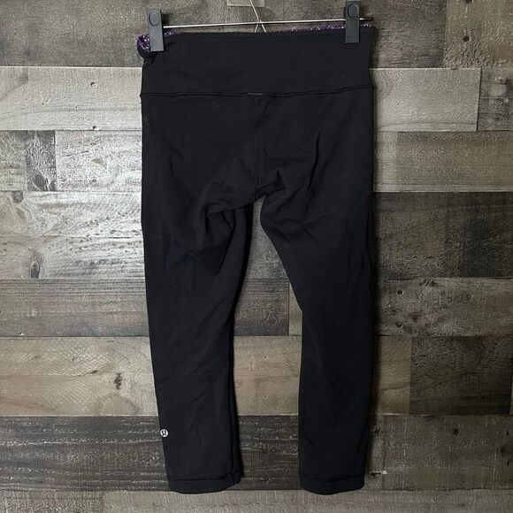 Lululemon Reversible Crop 6 - Picture 2 of 5